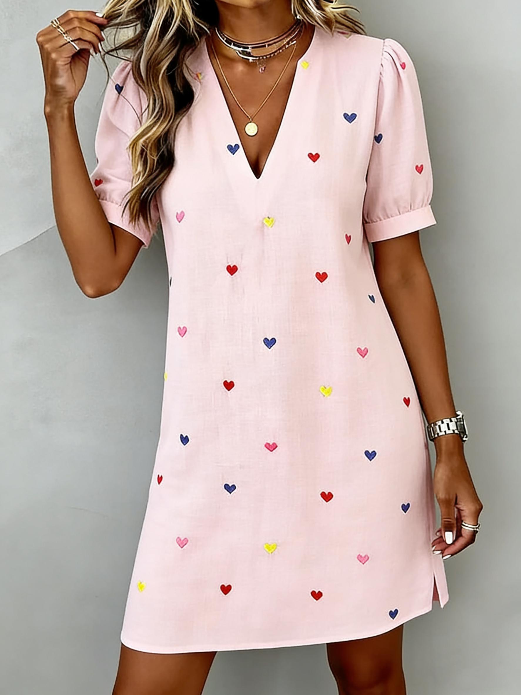 Vestido Corto Rosa con Corazones
