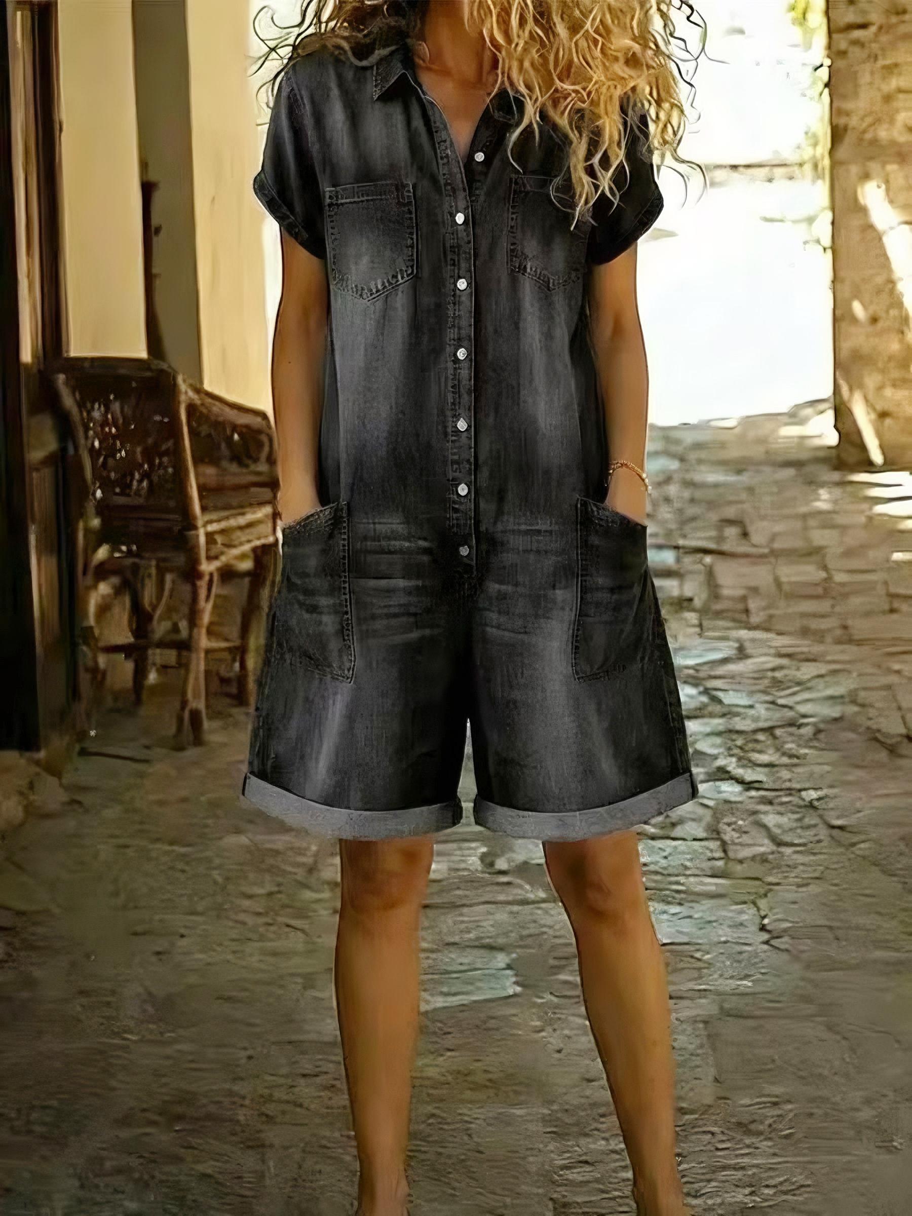 Mono Corto de Mezclilla con Bolsillos, Color Negro